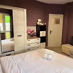 Apartamento Cozy Steps From Everything!