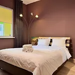 Apartamento Cozy Steps From Everything!