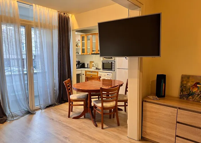 Cozy Steps From Everything! ヴァルナ