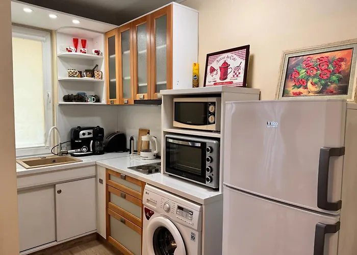 Cozy Steps From Everything! *