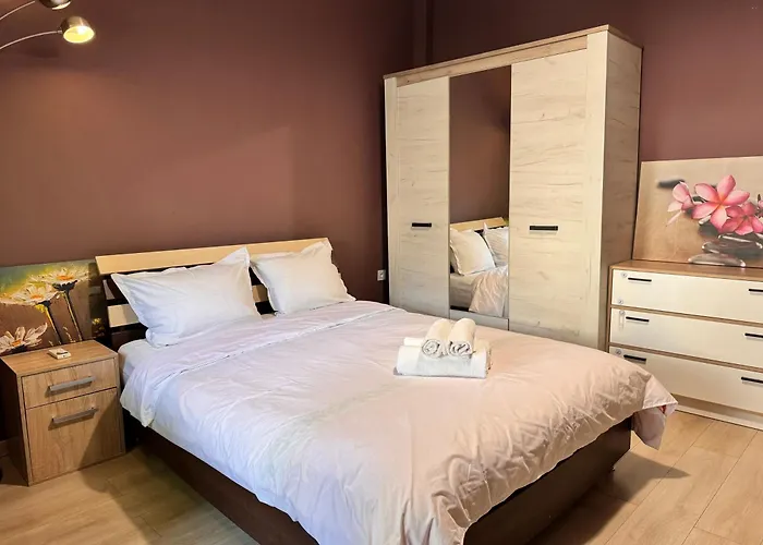 Cozy Steps From Everything! ヴァルナ